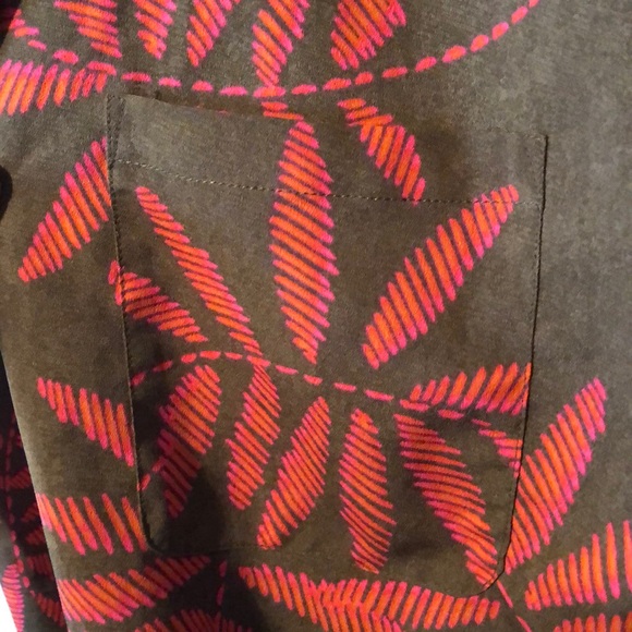 Green button down - Picture 2 of 5